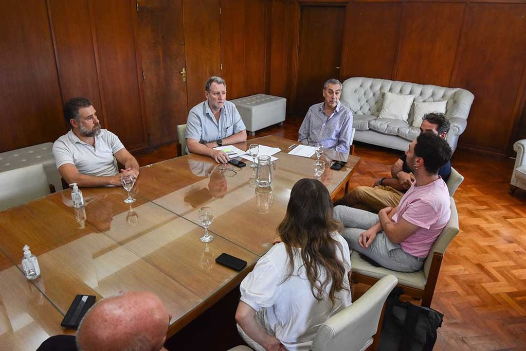 La reunión del Gobierno de Mendoza con la productora.