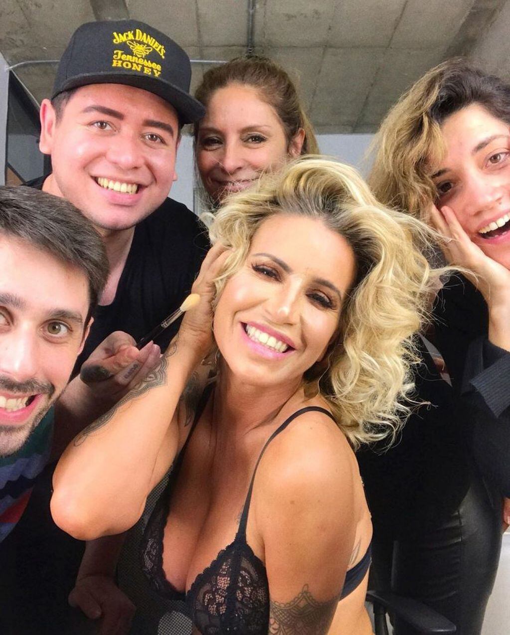 Flor Peña, divertida junto a su equipo en el camarín (Instagram)