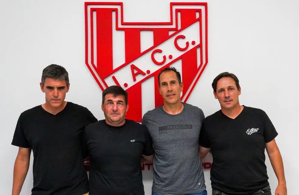 Lucas Bovaglio extendió su vínculo con Instituto hasta 2024, con su cuerpo técnico a pleno (Prensa IACC).