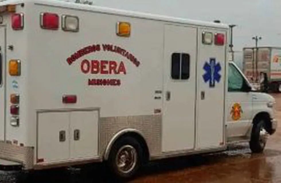 Entregaron una ambulancia traída de Estados Unidos a Bomberos de Oberá.