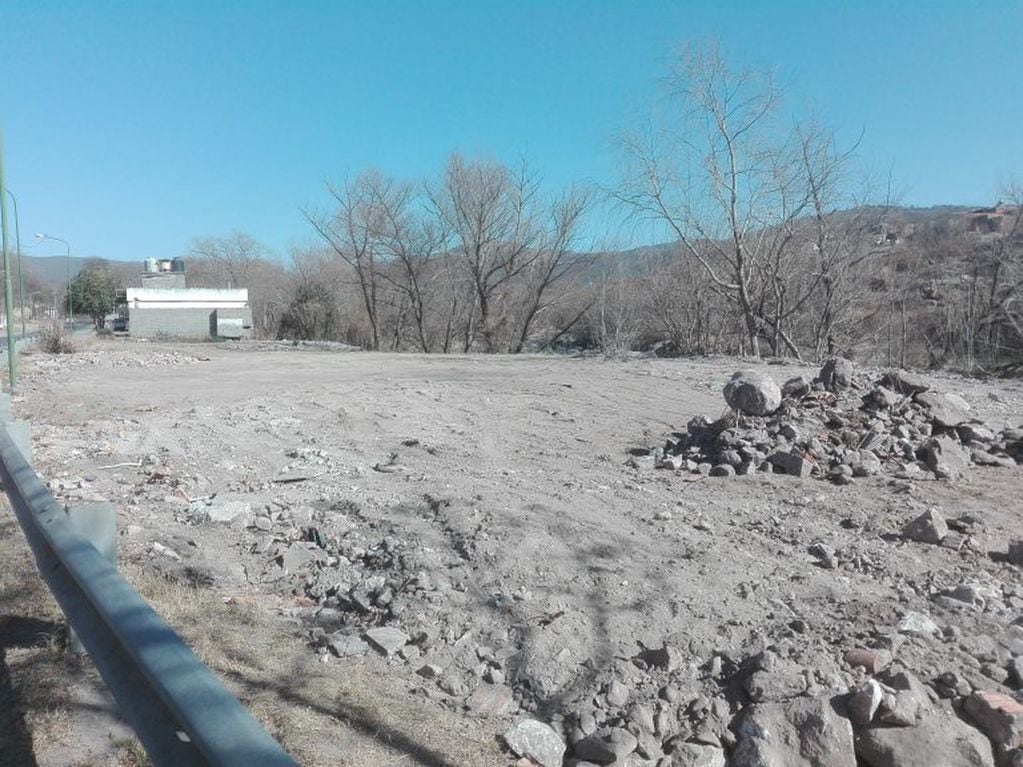 La Calera: el relleno del terreno avanzó sobre el curso del río.