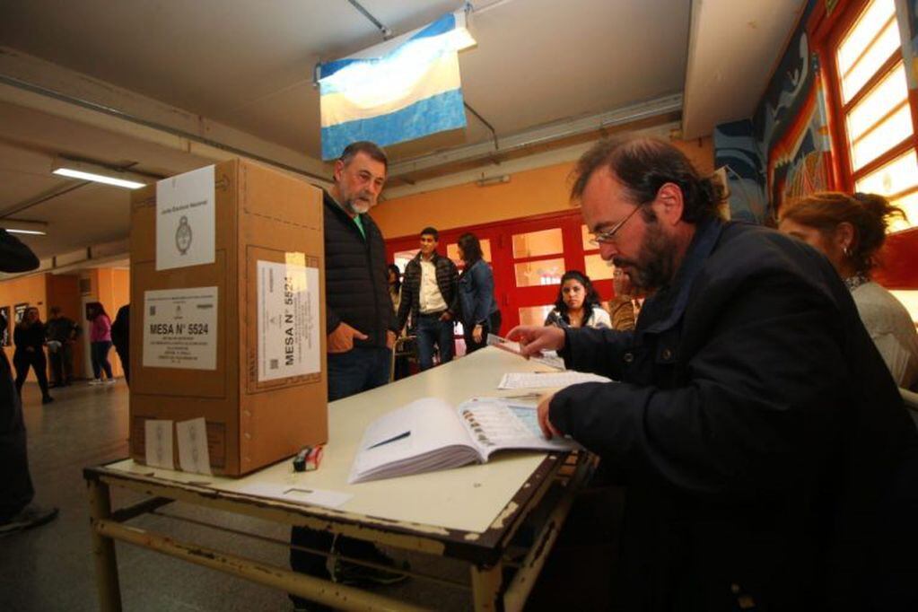 Caserio votó en la Escuela Isla de los Estados en Carlos Paz.