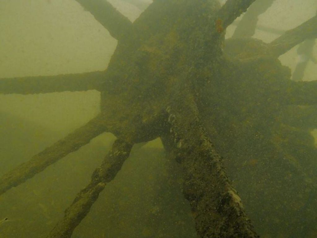 Paletas de la embarcación naufragada a inicios del siglo pasado.