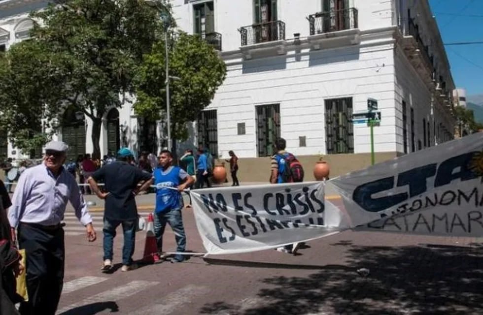 Organizaciones sociales reclaman contra la gestión de Macri.