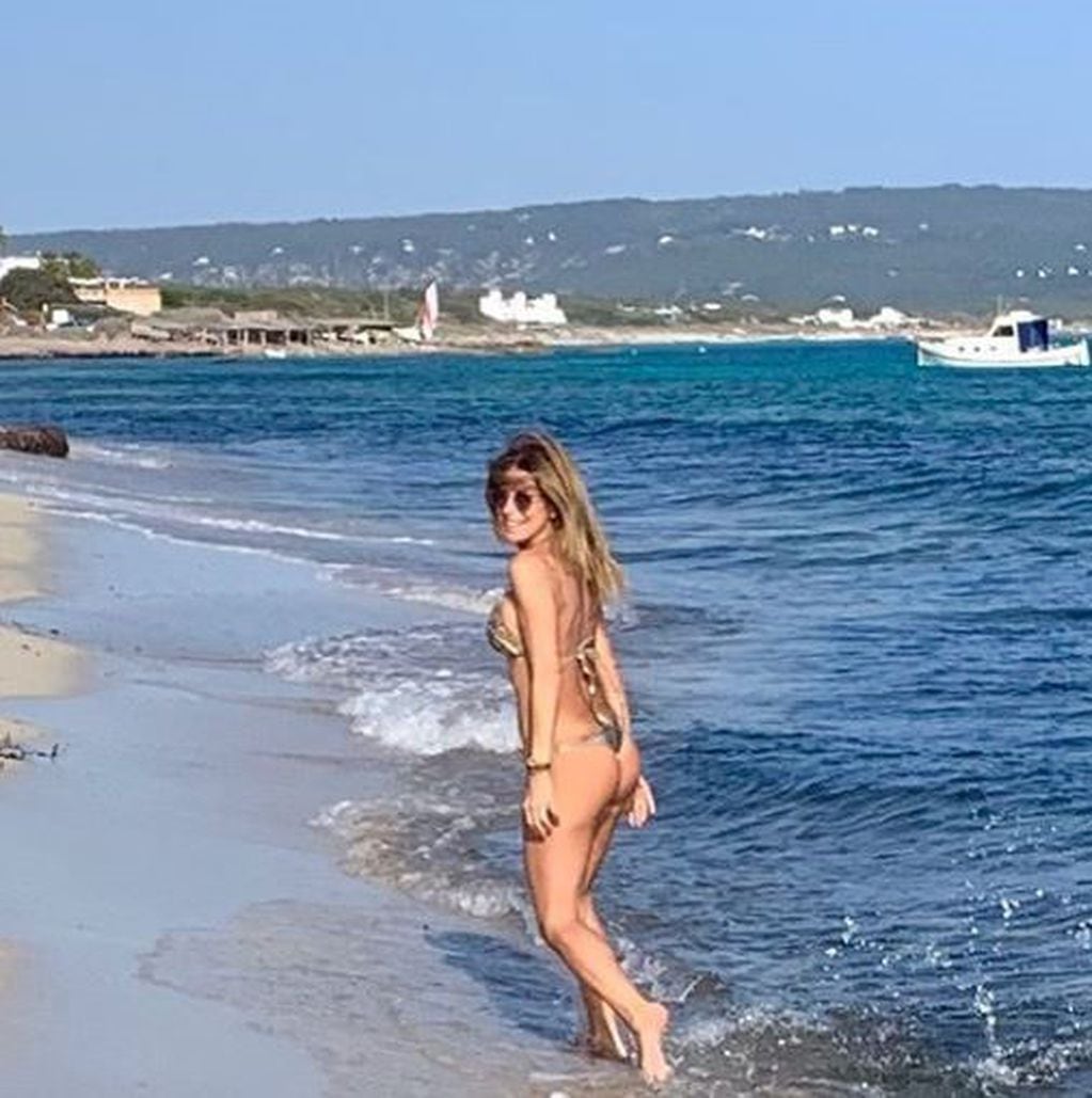 Flavia Palmiero revolucionó las redes sociales con fotos en la playa. (Instagram)