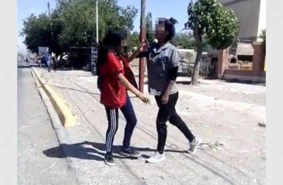Captura del video de la golpiza, que se viralizó.
