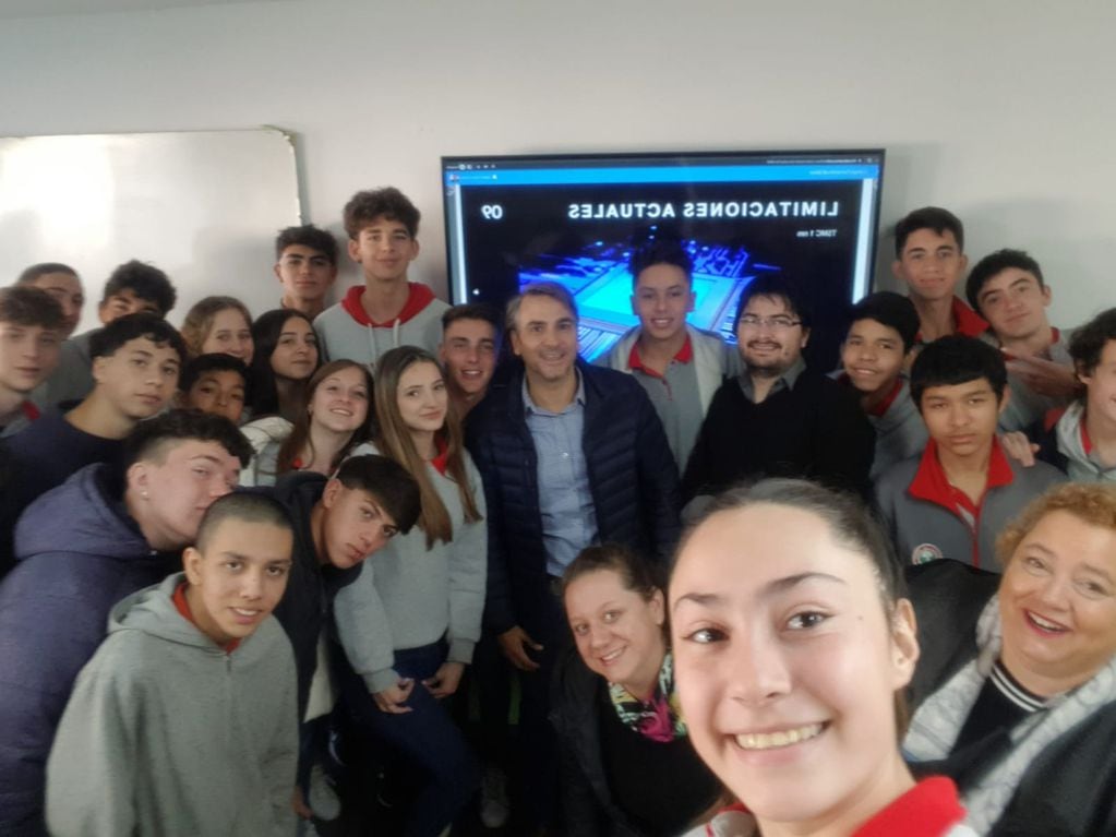 El colegio mendocino Edison, único del país elegido por Microsoft como innovador, recibió la visita de Mariano Yacovino, responsable de Educación Argentina de la compañía.