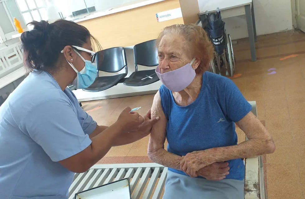 Comenzó la vacunación a mayores de 90 años en Rafaela