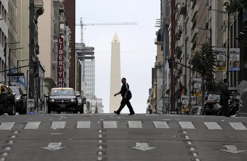 A man crosses Corrientes Avenue in downtown Buenos Aires on May 29, 2019 during a 24-hour general strike called by workers' unions to demand the government of Argentine President Mauricio Macri to take measures against inflation and keep the campaign promises. (Photo by Juan MABROMATA / AFP)