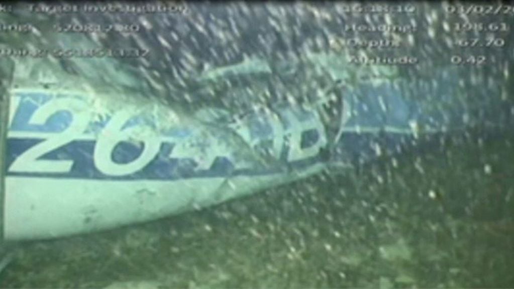 Imagen que muestra los restos del avión en el fondo del Canal de la Mancha. (EFE)