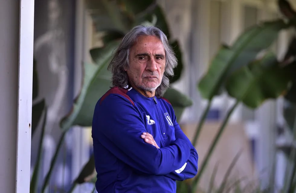 Daniel Valencia, el extraordinario ex jugador de Talleres, le dedicó una emotiva despedida al Flaco Menotti (José Gabriel Hernández/La Voz).
