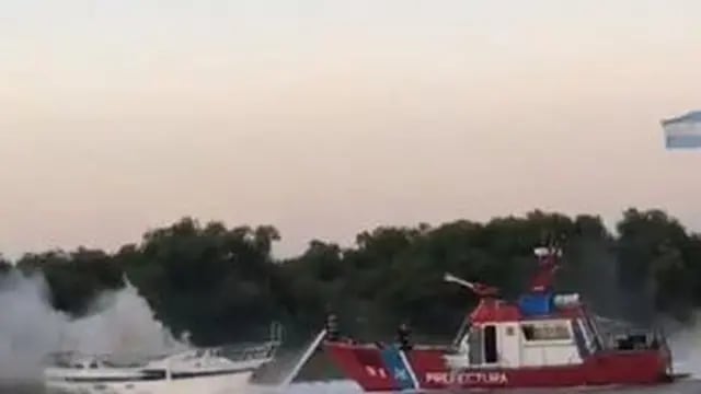 Se incendió un yate con once tripulantes que navegaba en el delta de Tigre