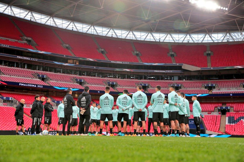 Los jugadores de la Selección Argentina tuvieron su último entrenamiento en Wembley.