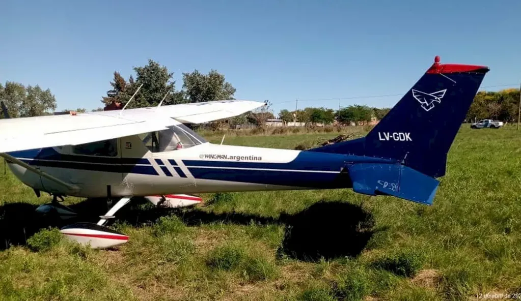 Aterrizaje de emergencia en inmediaciones al Lago Urugua-í.