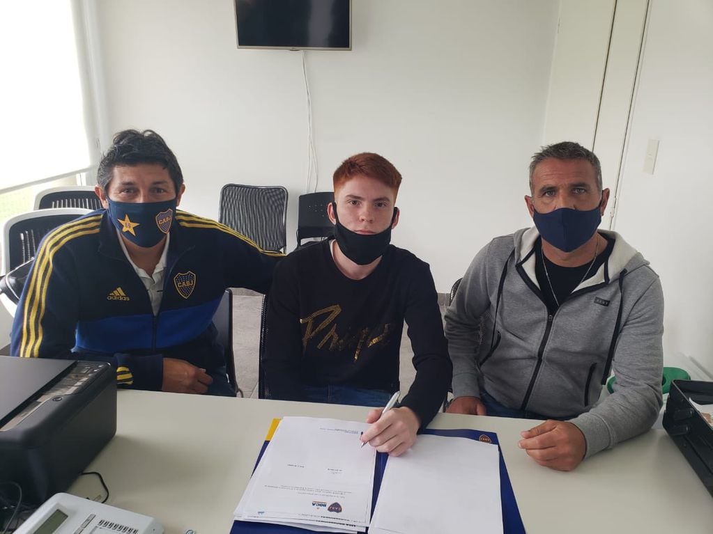 El juvenil Valentín Barco tiene 16 años y firmó su primer contrato profesional con Boca. / Gentileza.