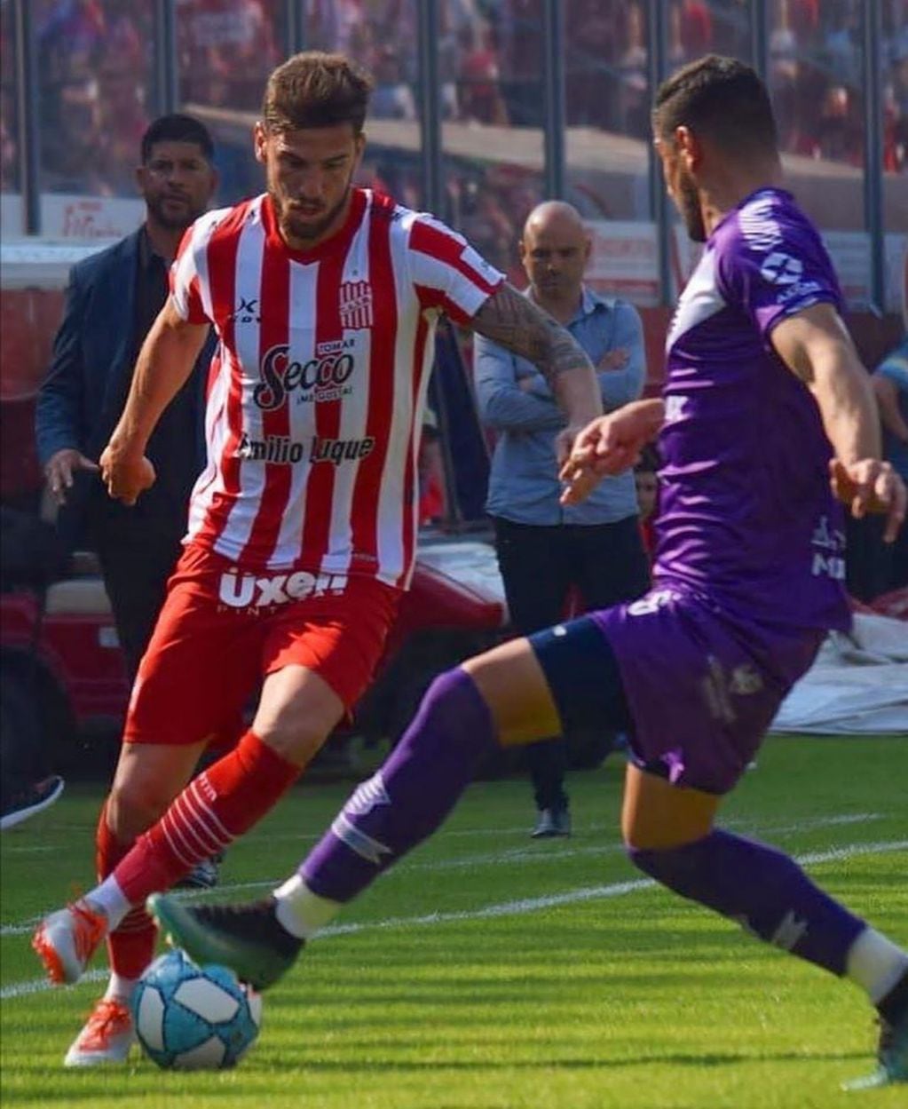 Ramiro Costa en acción ante Villa Dalmine en Ciudadela por la segunda fecha de la Primera Nacional 2019/2020.