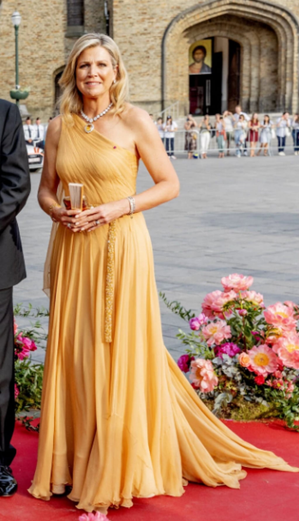 La monarca lució un increíble y exclusivo vestido para su visita de estado en Bélgica.