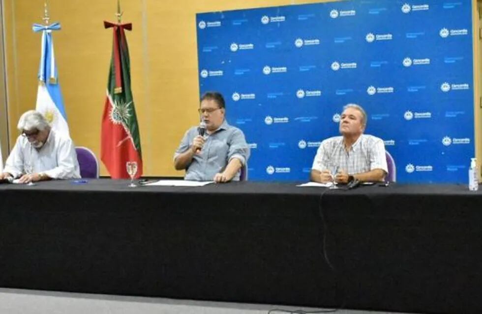 Conferencia de Prensa del Intendente Alfredo Francolini y autoridades sanitarias.