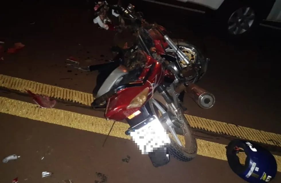 El motociclista murió tras el accidente.