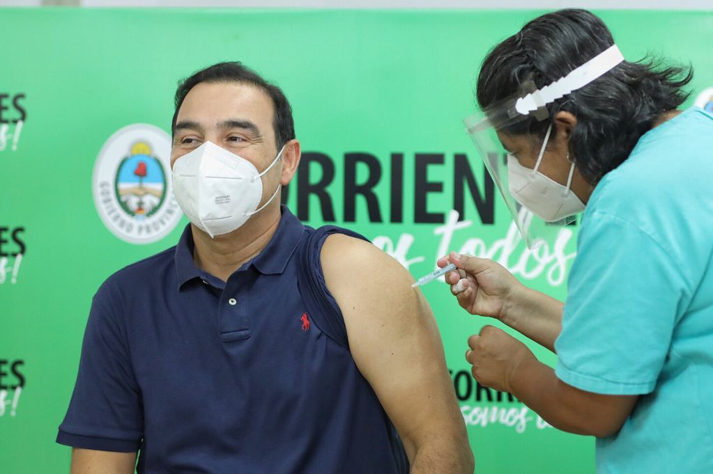 Gustavo Valdés recibió la segunda dosis de la vacuna rusa.