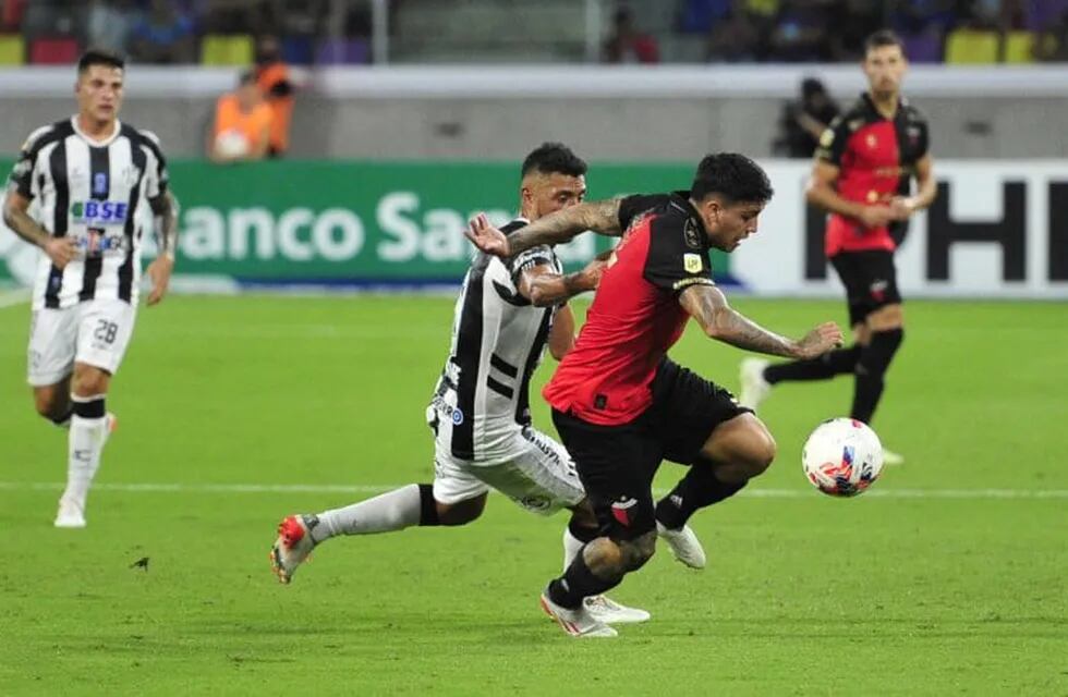Colón derrotó por 2-0 a Central Córdoba en Santiago del Estero.