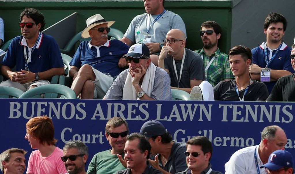 Argentina's soccer coach, Edgardo Bauza, center, watches a tennis match of the ATP Argentina Open between Kei Nishikori of Japan and Carlos Berlocq of Argentina, in Buenos Aires, Argentina, Saturday, Feb. 18, 2017. (AP Photo/Agustin Marcarian)