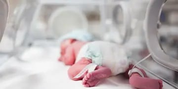 Bebé en neonatología con Covid