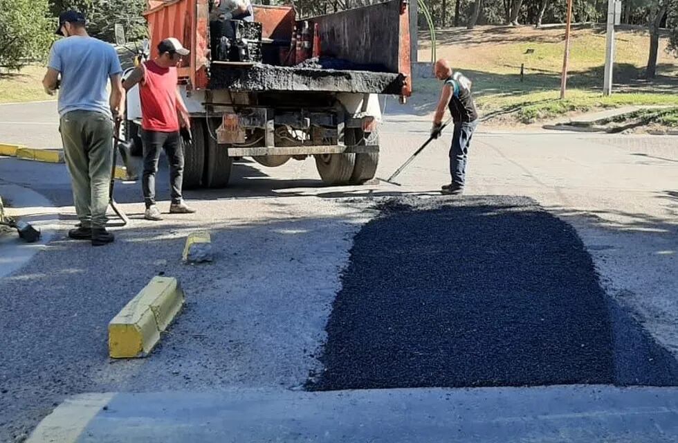 El Municipio realiza trabajos de bacheo en la ciudad