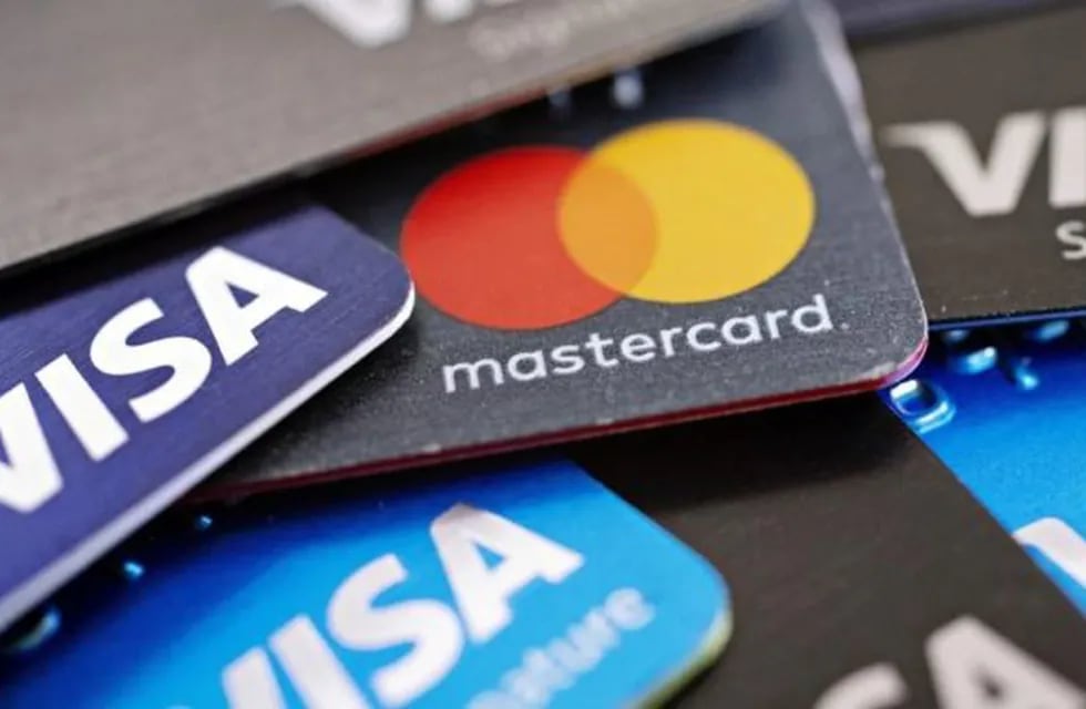 Las cuotas de las tarjetas de crédito finalmente son más altas que las prometidas en abril (Foto: Bloomberg)