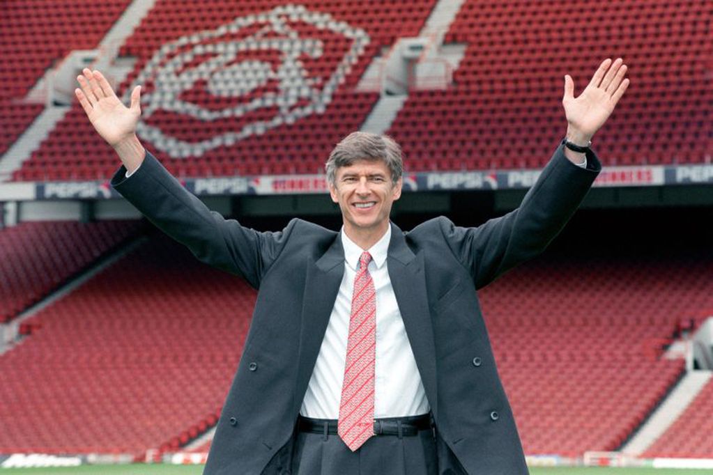 1996: La presentación de Arsene Wenger en Arsenal.