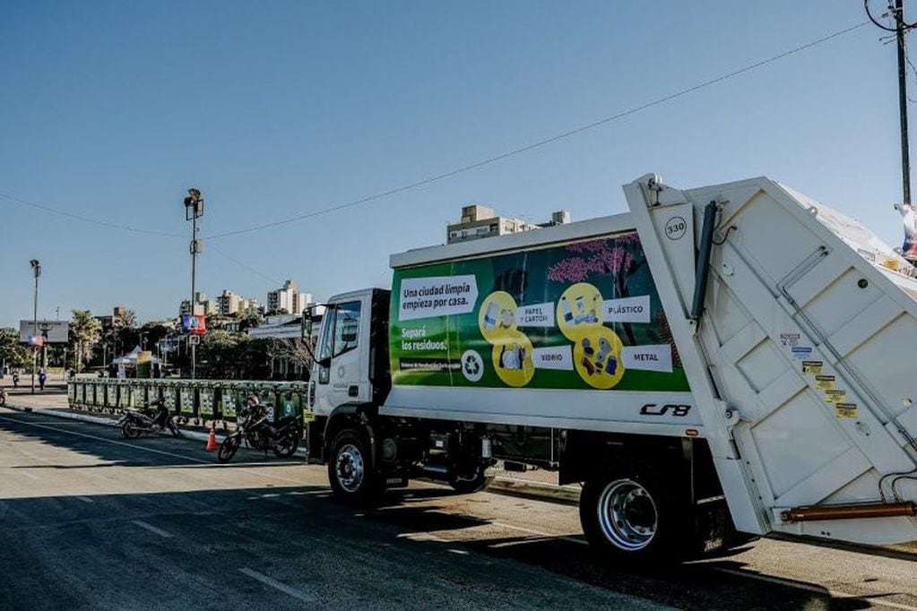 Camiones destinados a la recolección de la basura separada en reciclable y orgánica en Posadas. (M. de Pdas)