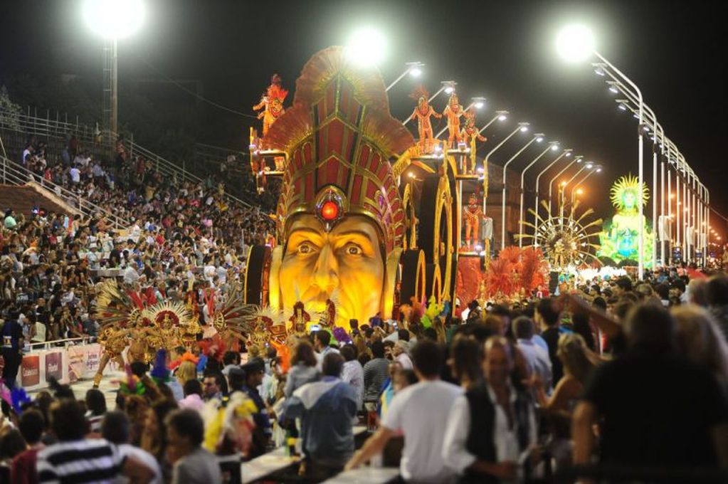 Carnaval del País - Se desarrolla los meses de enero y febrero en la ciudad de Gualeguaychú
Crédito: Carnaval del País