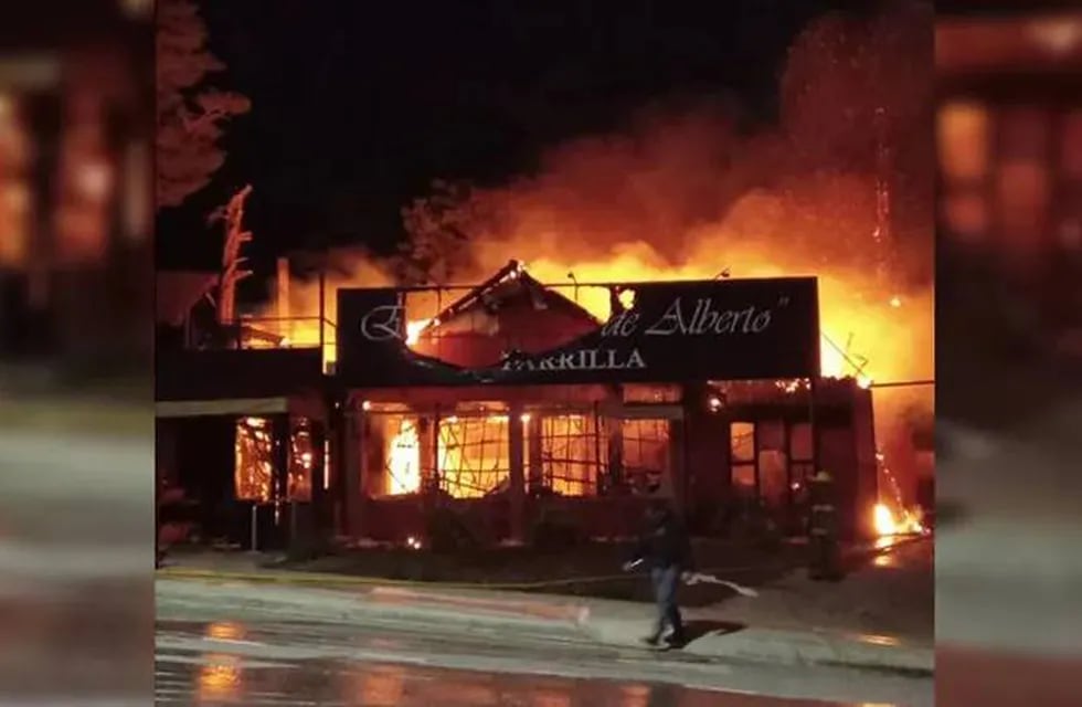 Un terrible incendio destruyó una famosa parrilla de Neuquén.