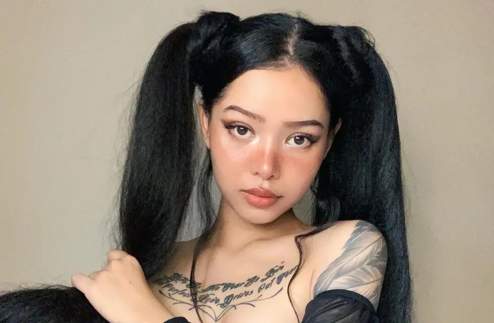 Bella Poarch La Influencer Furor De Tik Tok Posó De Espaldas Con Un Body Y Portaligas 3777