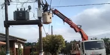 Ampliación del servicio y mejoras del tendido eléctrico en Gobernador Roca