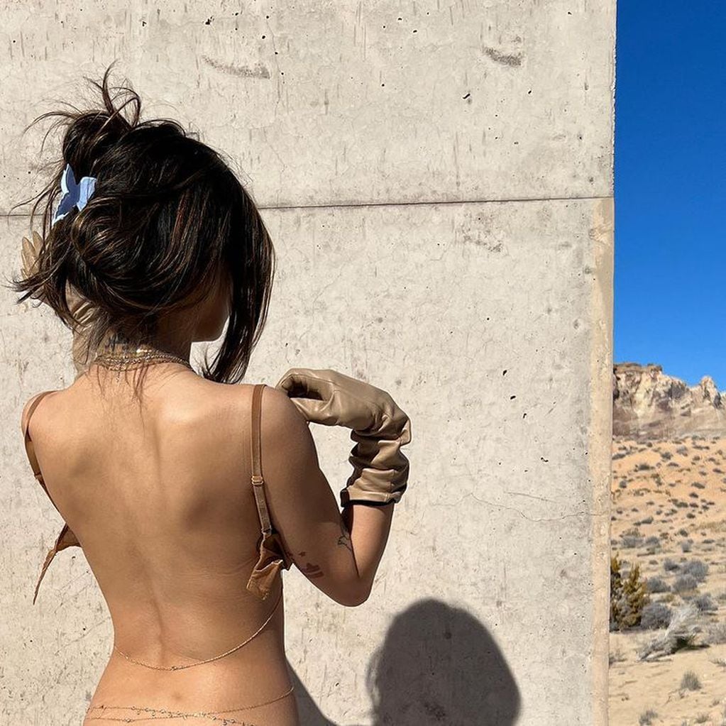 Mia Khalifa posó desnuda desde el suroeste de Estados Unidos.