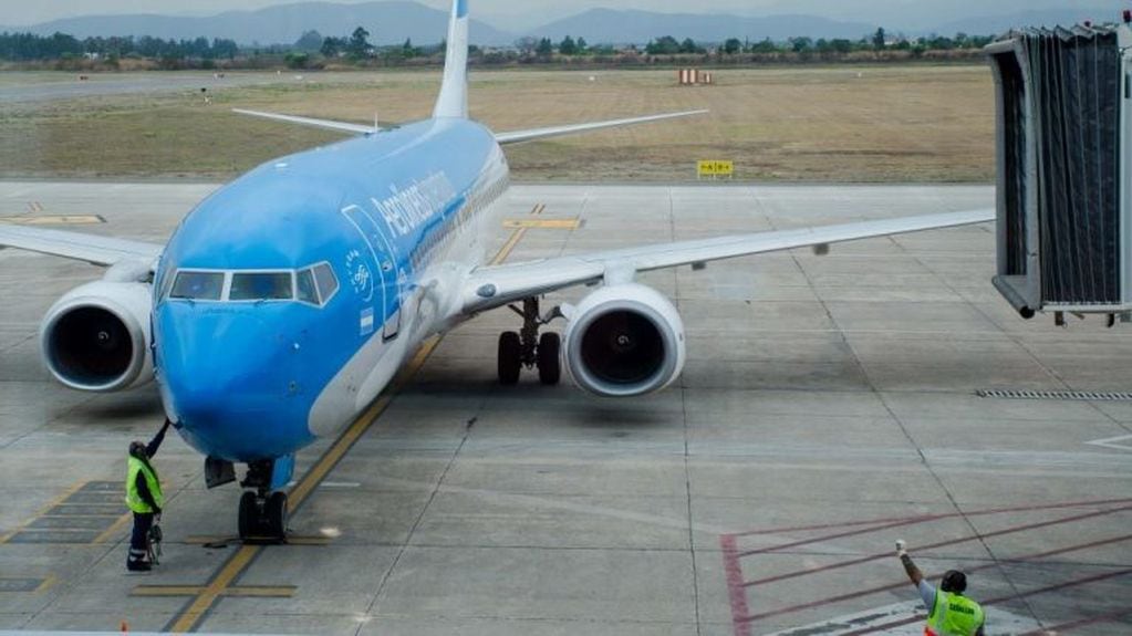 Llegó a Corrientes el primer vuelo de Aerolíneas Argentinas en plena pandemia.