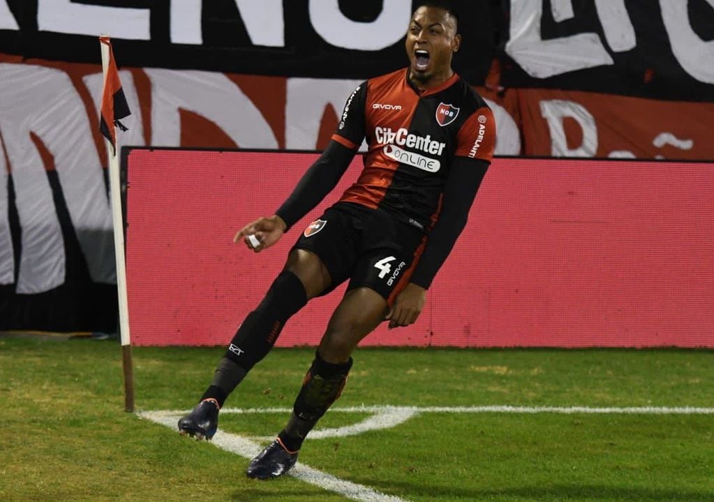 Willer Ditta festeja su gol que le dio el triunfo a Newell´s sobre Argentinos.