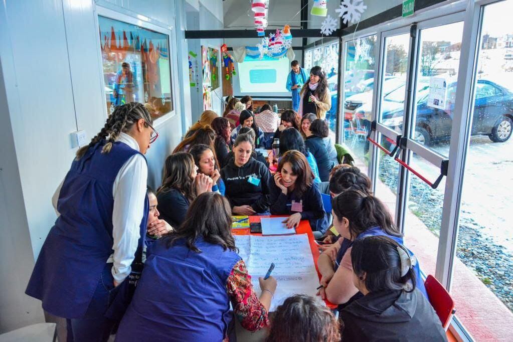 Ushuaia: firman convenio para la capacitación y fortalecimiento de las políticas de infancia