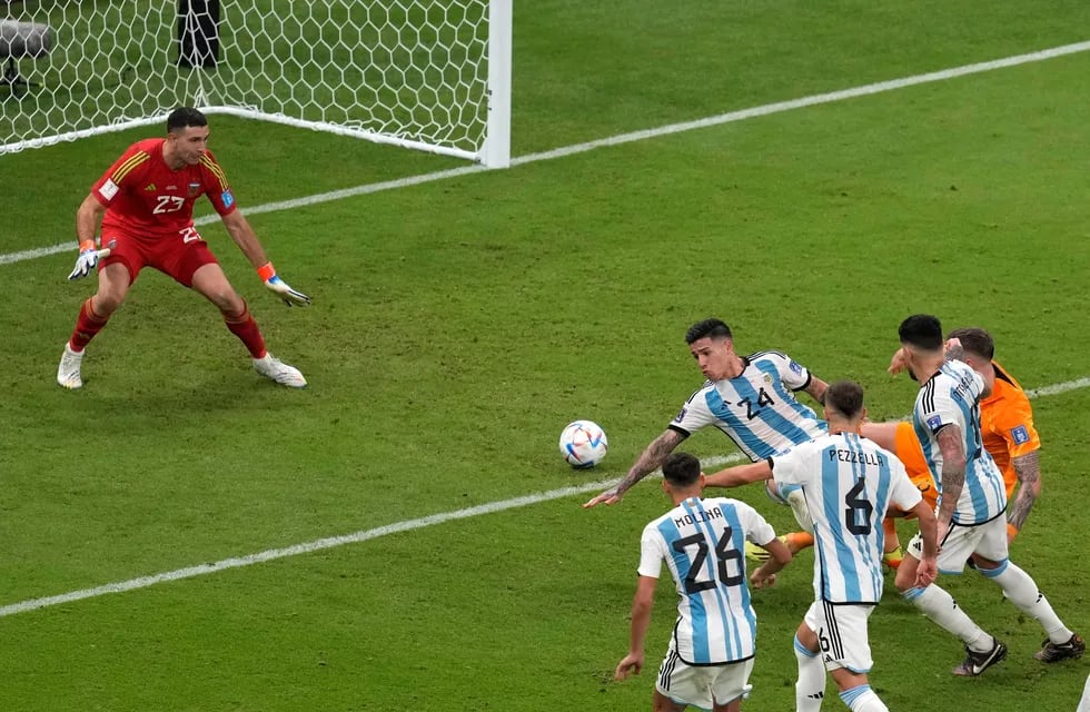 El gol de Países Bajos, de jugada preparada, para el 2 a 2 ante Argentina. (AP).