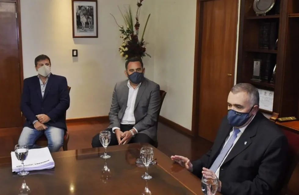 Legislatura: representantes de restaurantes y hoteles se reunieron con Jaldo. (Legislatura de Tucumán)