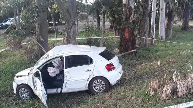 Accidente fatal en Wanda: despistó con su auto y chocó contra un árbol