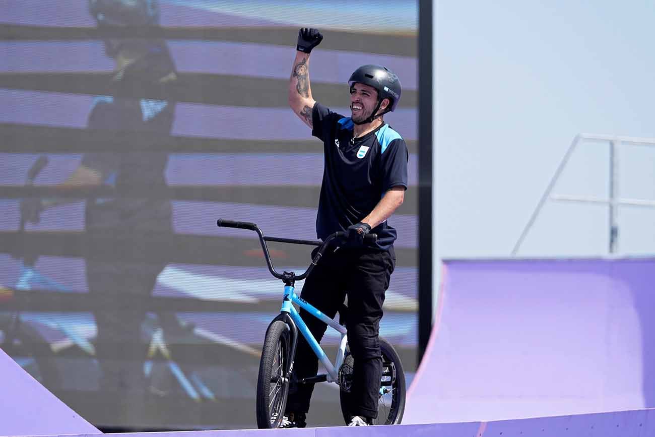 Gil Jose Torres, of Argentina, performs a trick, with the Luxor Obelisk of La Concorde square in the background, during the cycling BMX freestyle women's park final at the 2024 Summer Olympics, Wednesday, July 31, 2024, in Paris, France. (AP Photo/Frank Franklin II)