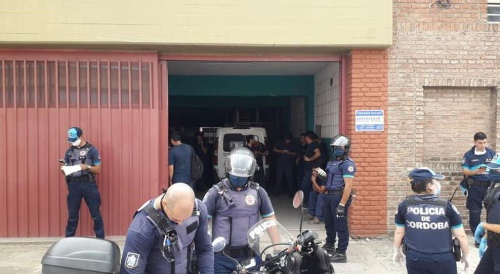 Operativo policial en fábrica textil del barrio San Vicente