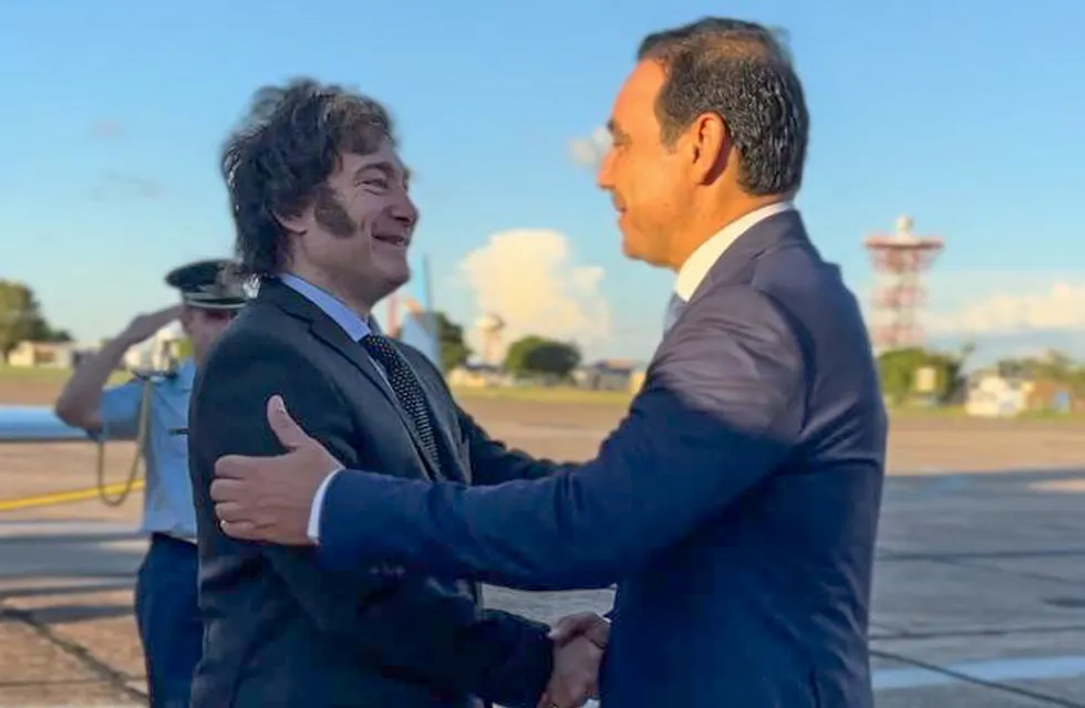 Milei fue recibido por el gobernador de Corrientes. Foto: Redes sociales
