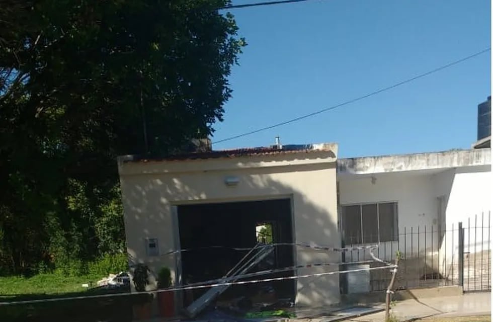 Carrilobo: a raíz de una explosión, parte de la vivienda se derrumbó - Foto: Fm Sol