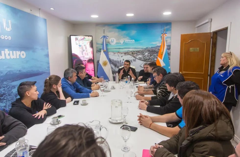 Vuoto encabezó el encuentro de la mesa salarial en Ushuaia