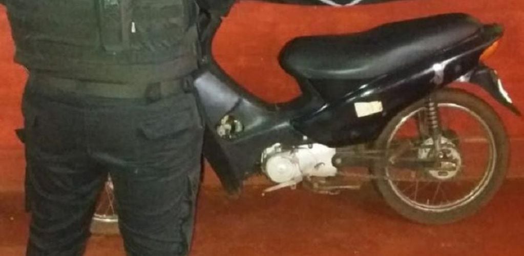 Recuperaron una motocicleta robada en Pozo Azul.