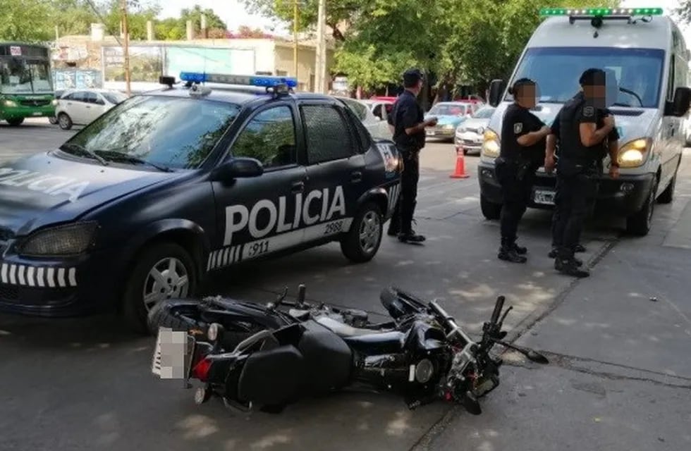 Accidente entre dos motos en San Martín deja como saldo un herido una mujer fallecida.