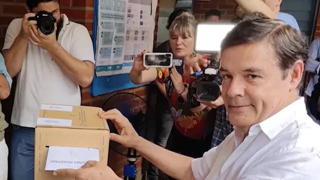 Elecciones 2023: sin dar declaraciones, Carlos Rovira, conductor de la Renovación en Misiones emitió su voto